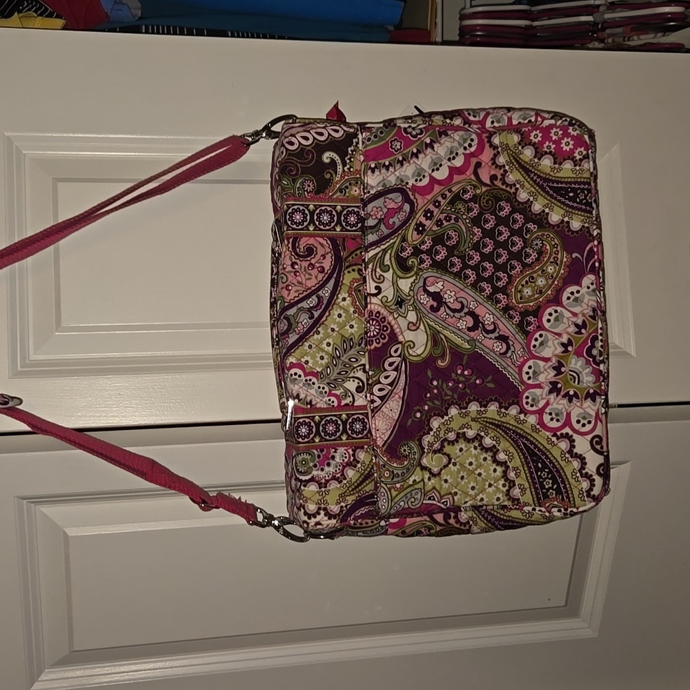 Vera Bradley attace Very Berry Paisley NWT - Picture 2 of 8
